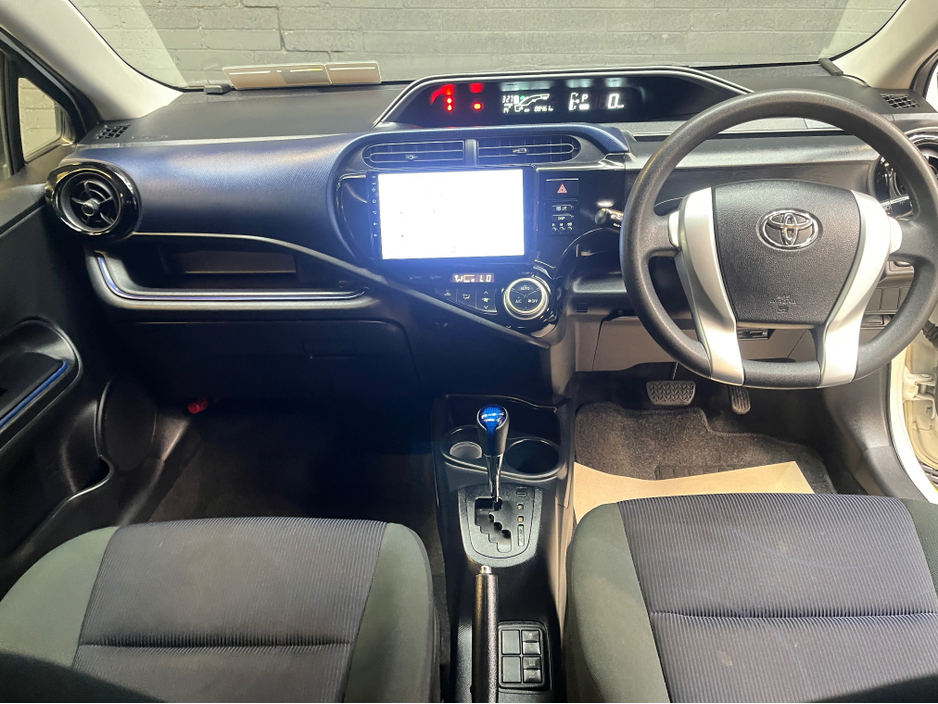 2016 Toyota Aqua - image 12