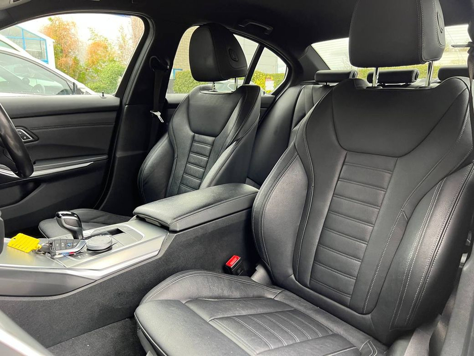 2021 BMW 3 Series - image 6