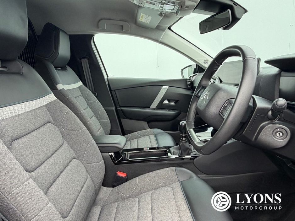 2023 Citroen C4 - image 3