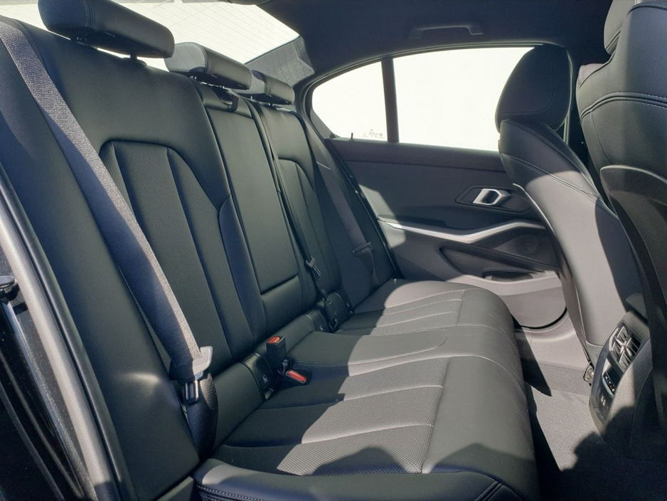 2025 BMW 3 Series - image 11