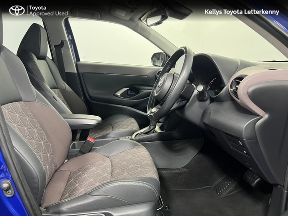 2022 Toyota Yaris Cross - image 12