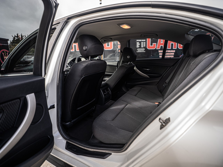 2014 BMW 3 Series - image 28