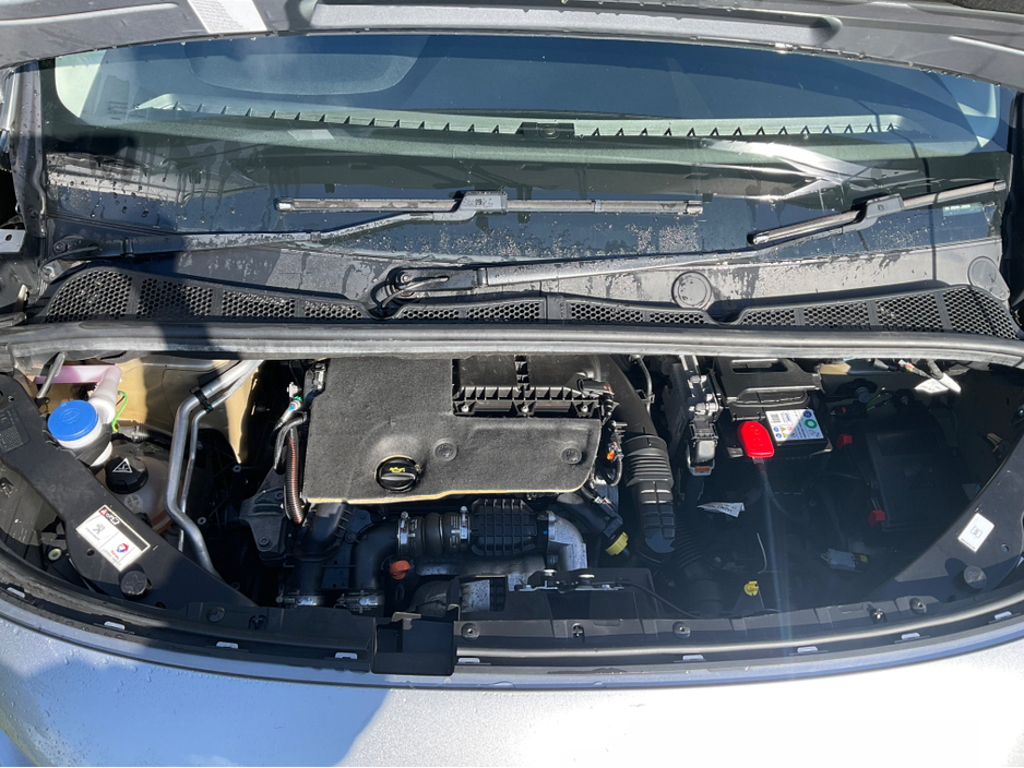 2019 Peugeot Partner - image 14