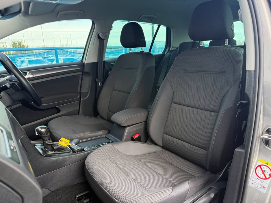 2019 Volkswagen Golf - image 6