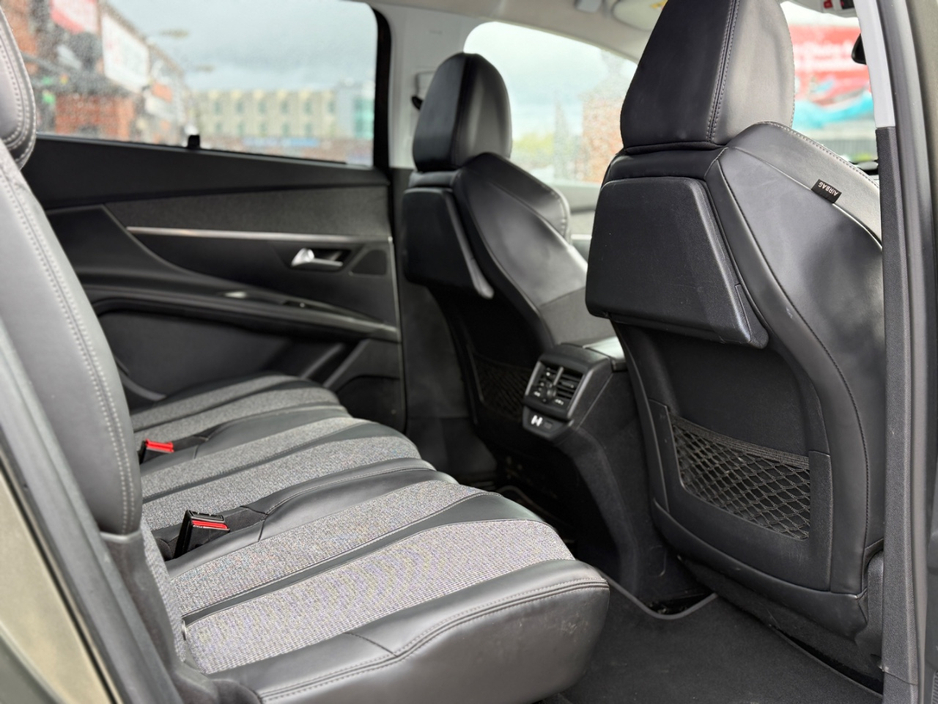 2018 Peugeot 5008 - image 21