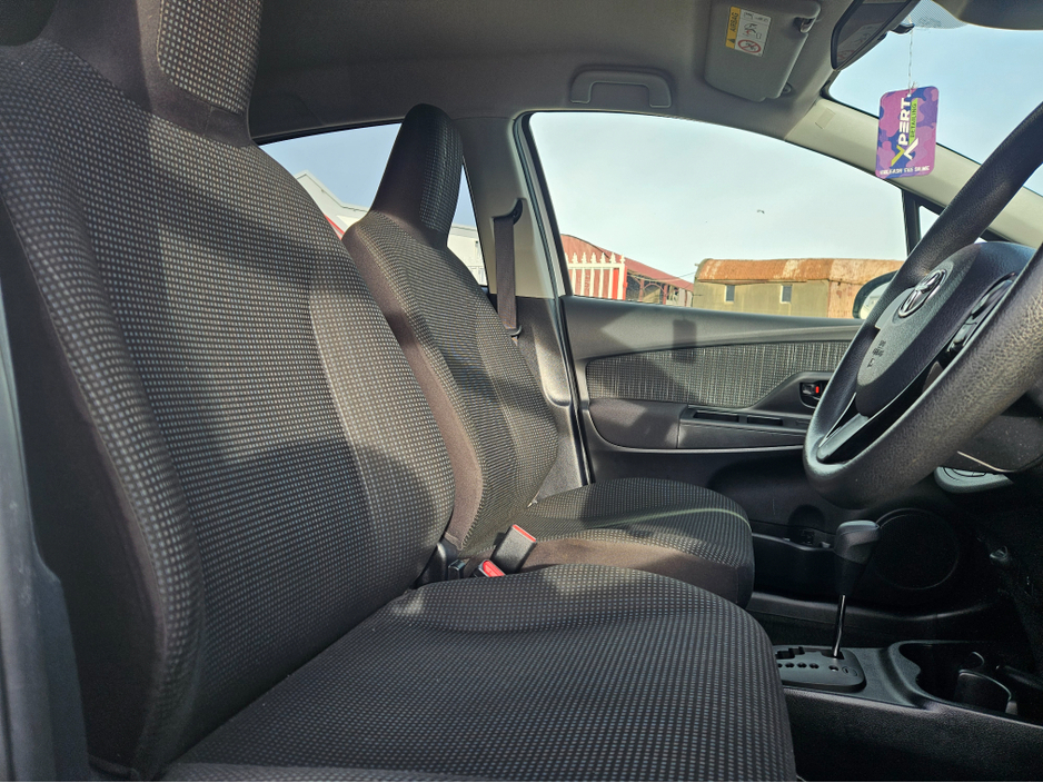 2020 Toyota Vitz - image 12