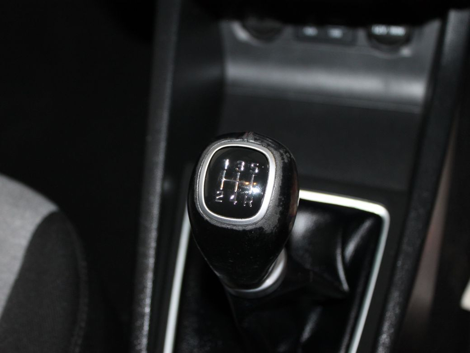 2015 Hyundai i20 - image 20