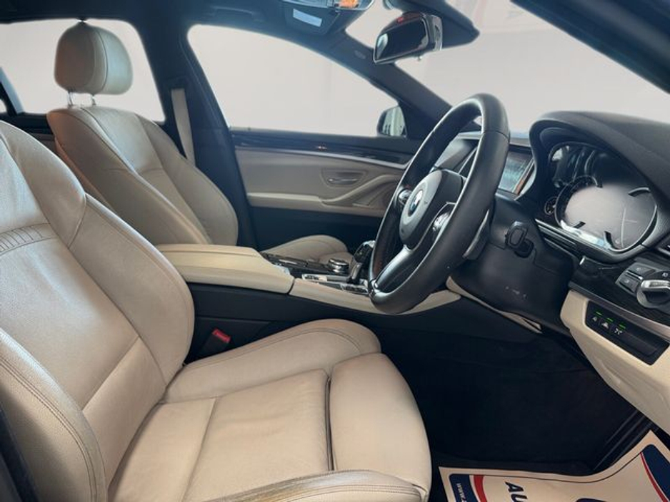 2016 BMW 5 Series - image 11