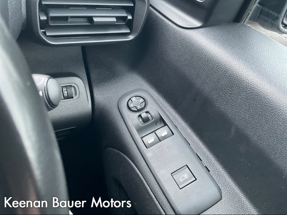 2020 Citroen Berlingo - image 22