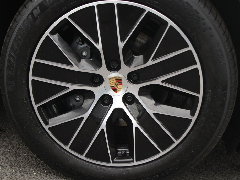 2025 Porsche Macan Electric €82,000