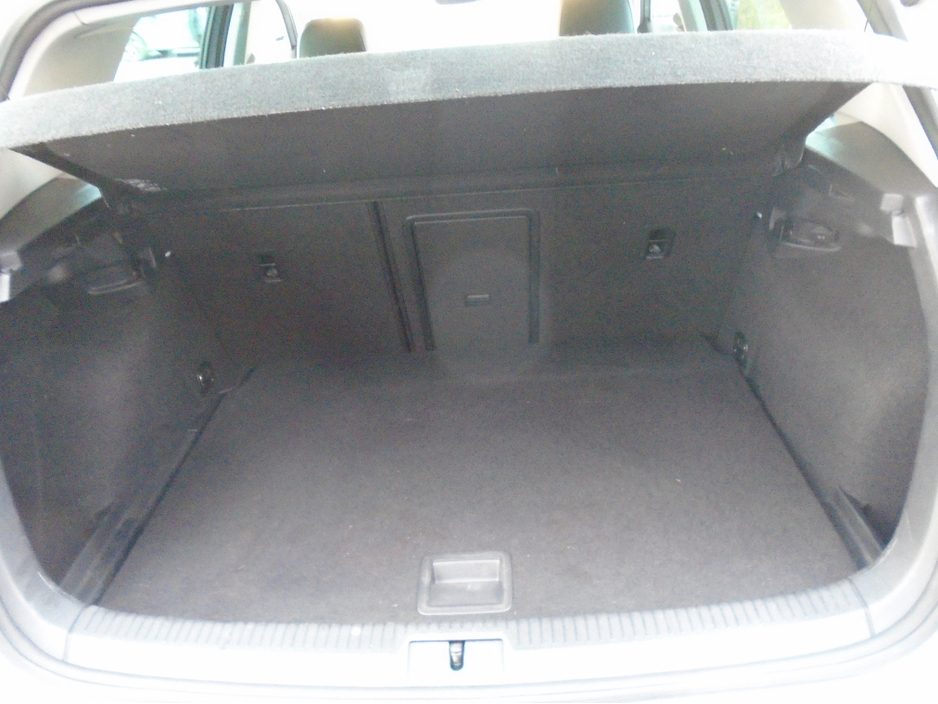 2017 Volkswagen Golf - image 9