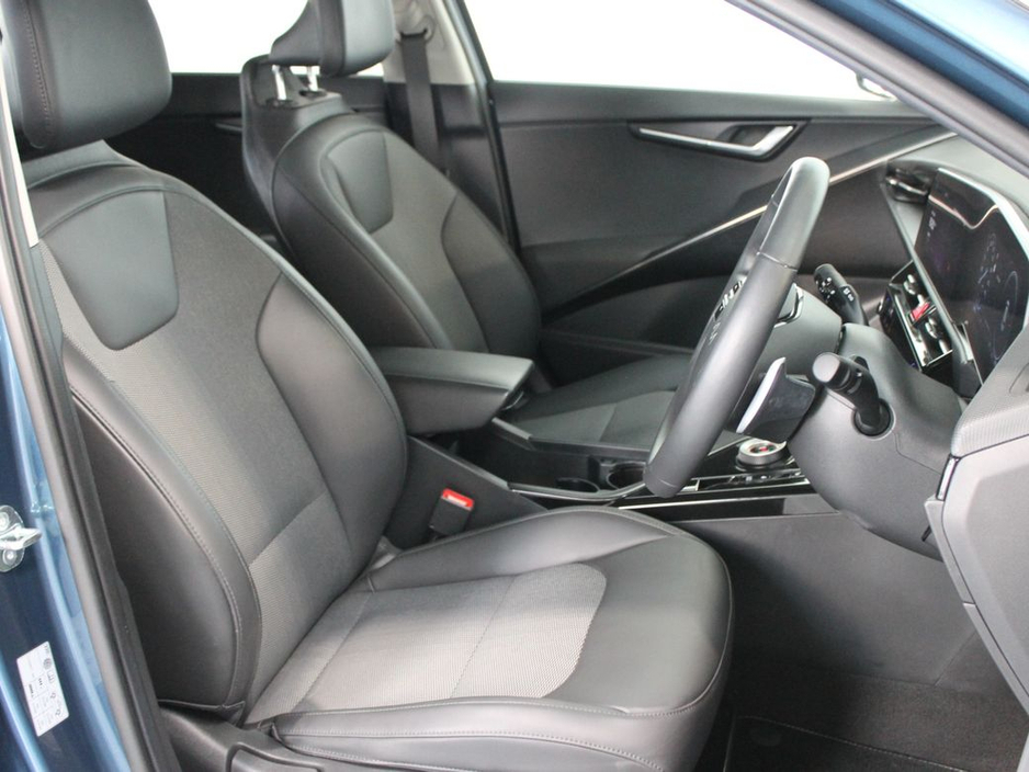 2023 Kia Niro - image 12