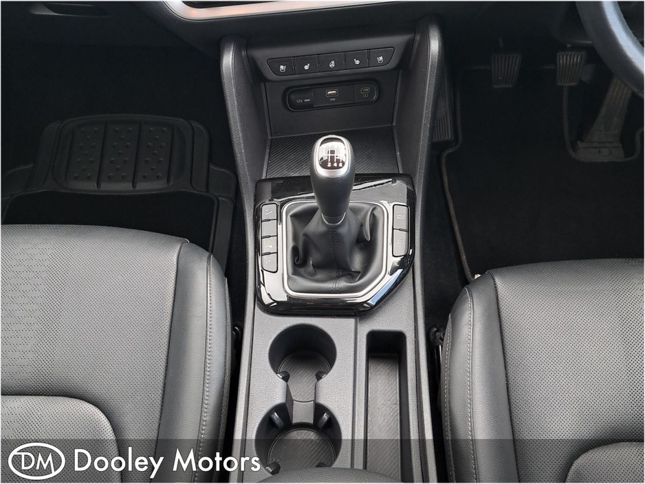 2025 Kia Sportage - image 17