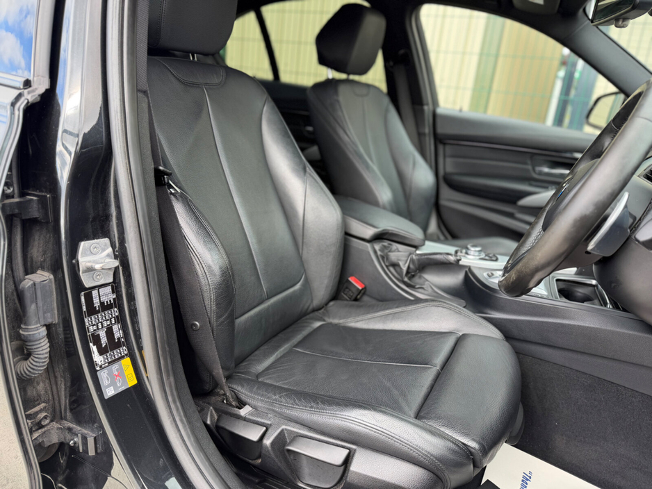 2017 BMW 3 Series - image 9