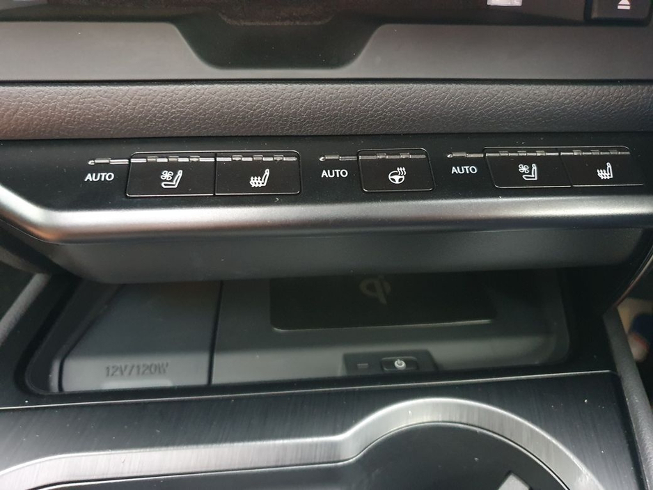 2019 Lexus UX 250 H - image 13