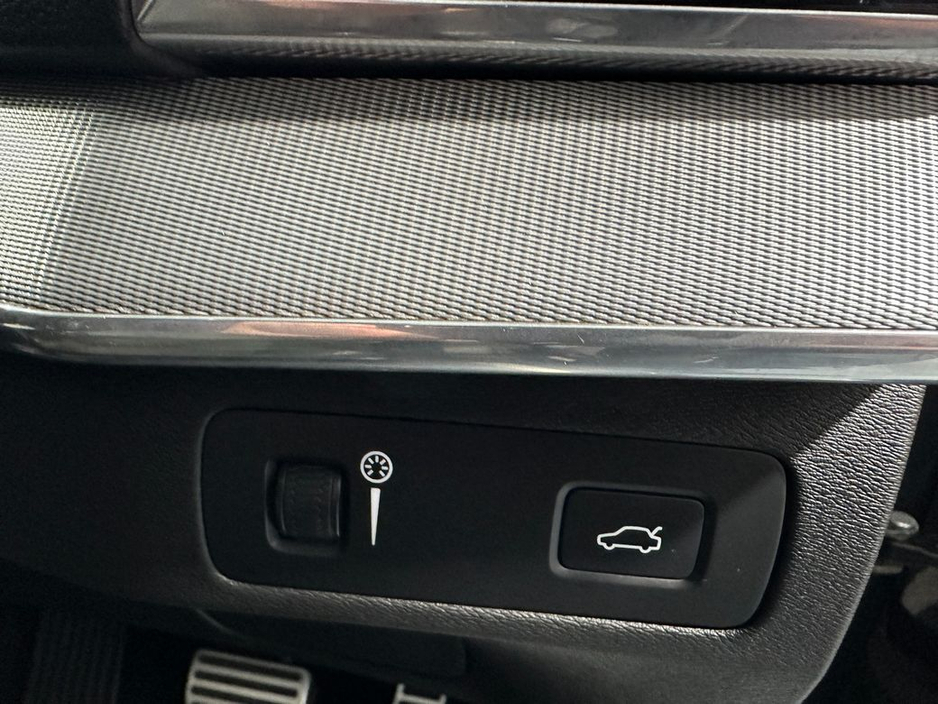 2019 Volvo XC90 R-Design PP AWD 2.0 D5 €43,400