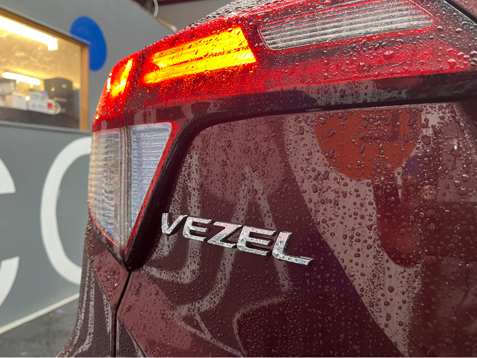 2015 Honda Vezel €15950! 2015 HONDA VEZEL HYBRID Z 1.5 AUTOMATIC / CRUISE CONTROL / REVERSE CAMERA / HEATED SEATS €15,950