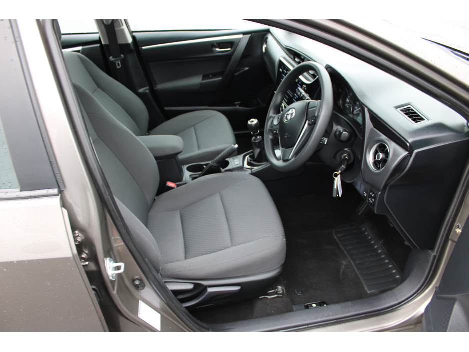 2017 Toyota Corolla - image 11