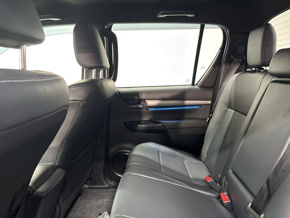 2026 Toyota Hilux Hilux 2.8 MHEV Invincible €49,972
