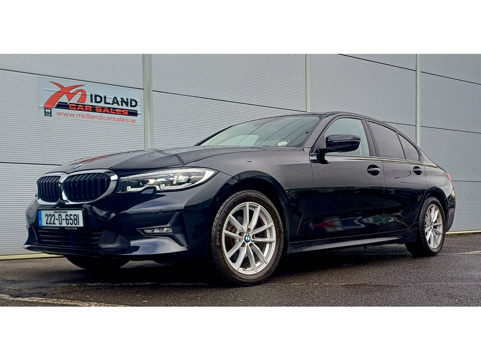 2022 BMW 3 Series - image 12