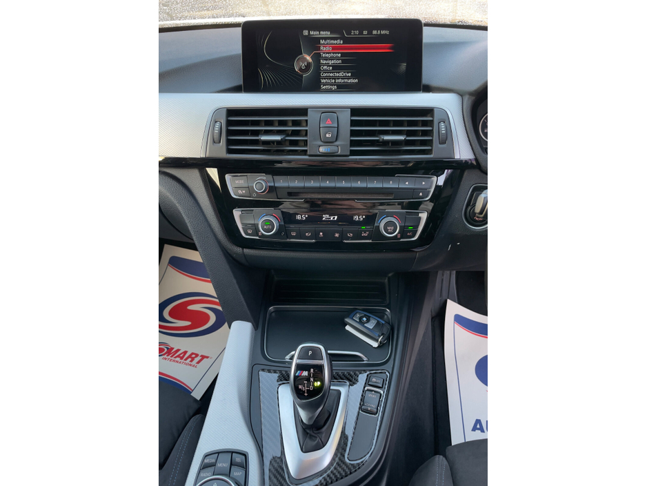 2016 BMW 3 Series - image 10