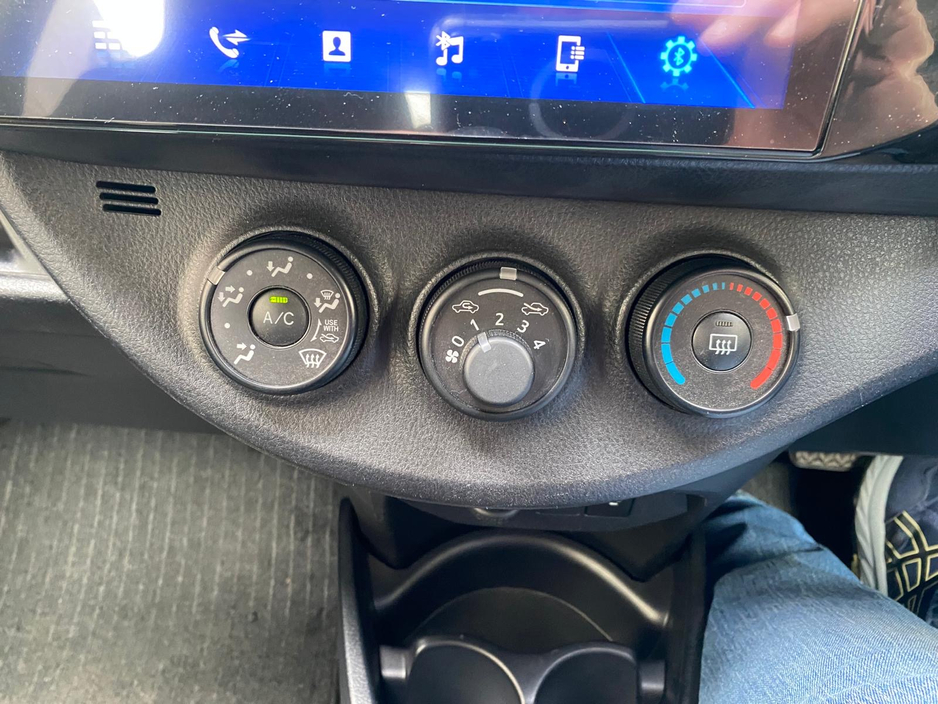 2018 Toyota Vitz - image 6