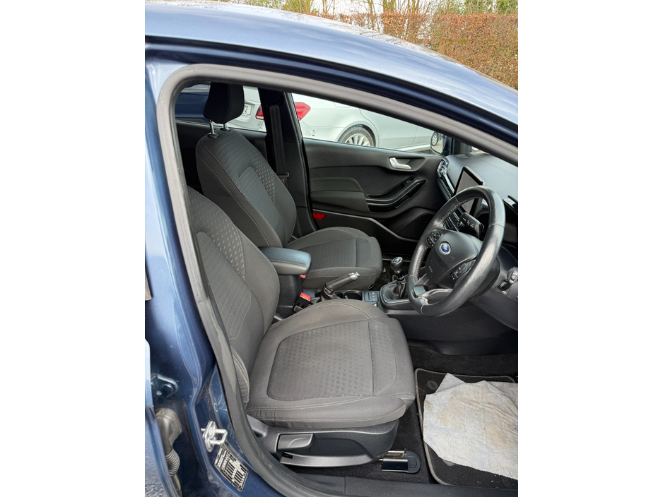 2021 Ford Fiesta - image 10