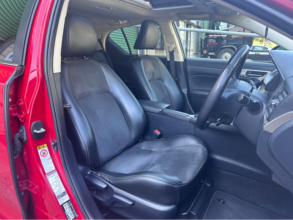 2016 Lexus CT 200 h - image 7