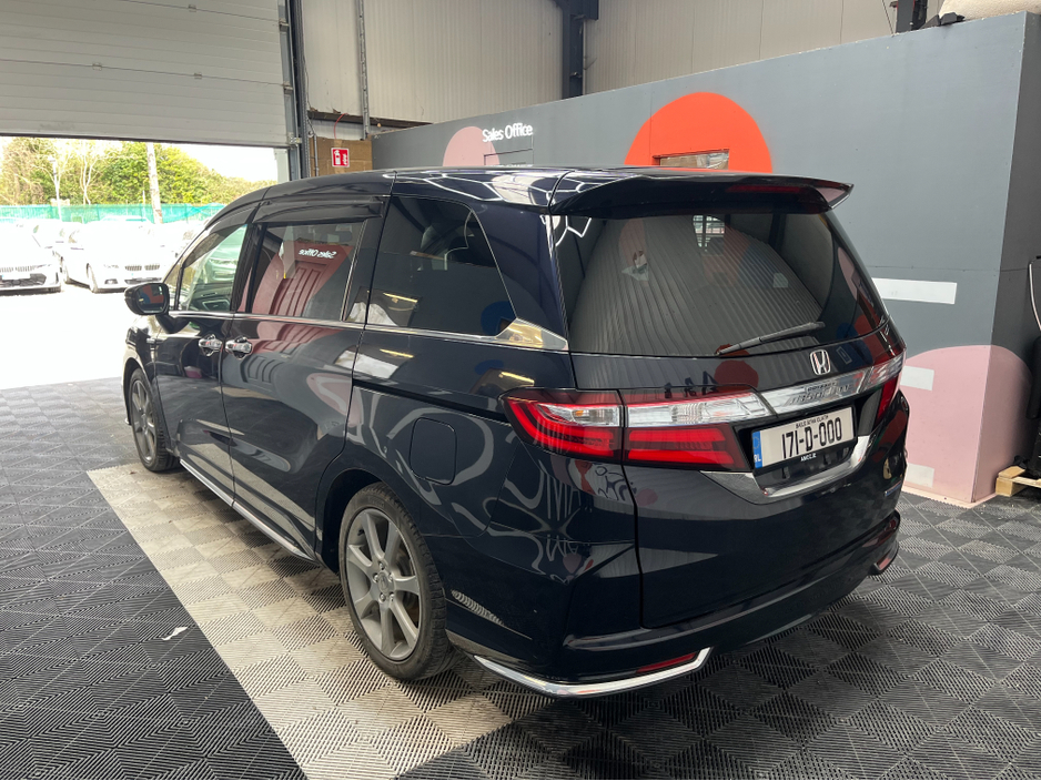 2017 Honda Odyssey - image 4