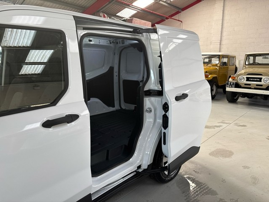 2025 Ford Courier TREND 1.5L ECOBLUE 100PS M6 FW €18,300