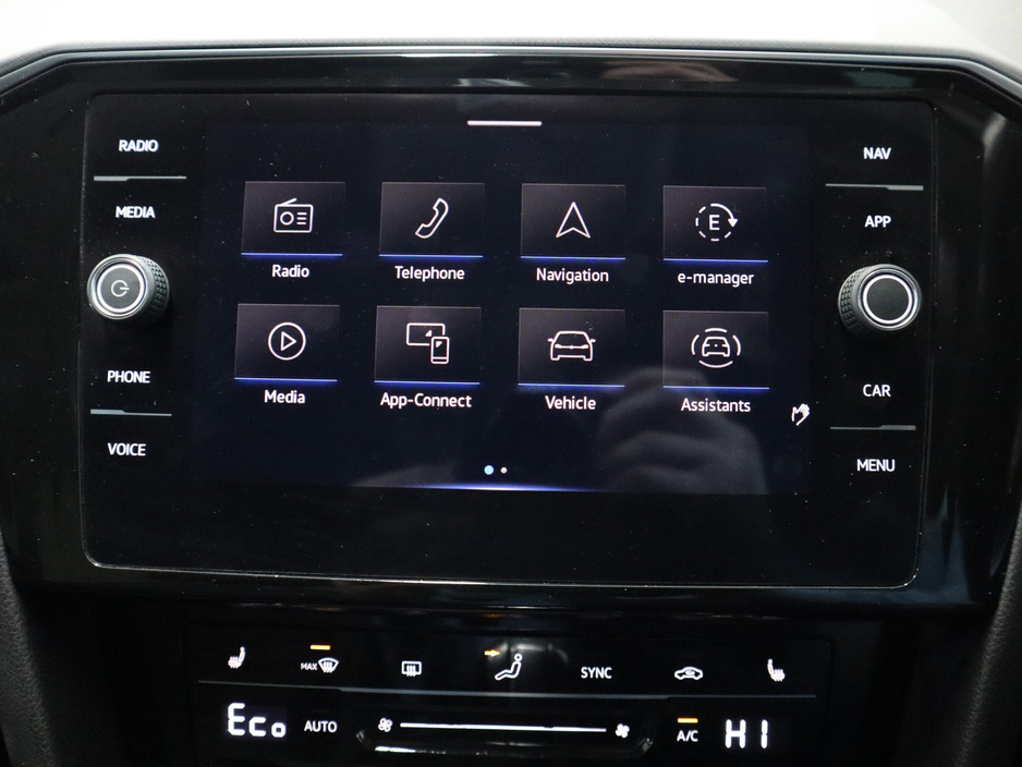 2021 Volkswagen Passat - image 19