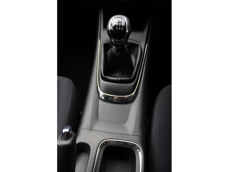 2018 Nissan Pulsar - image 14