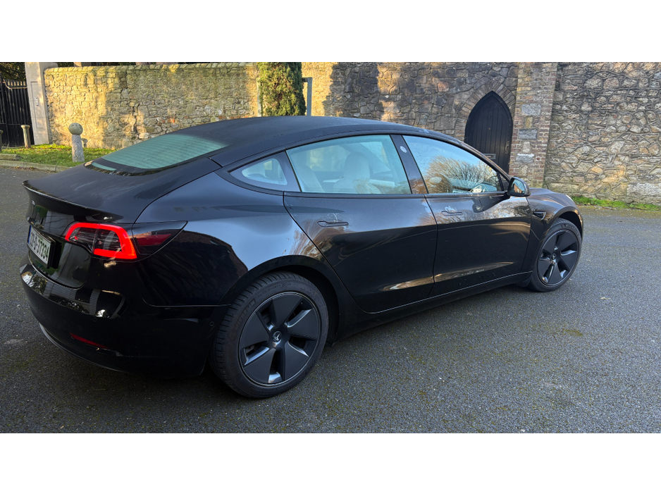 2022 Tesla Model 3 - image 7