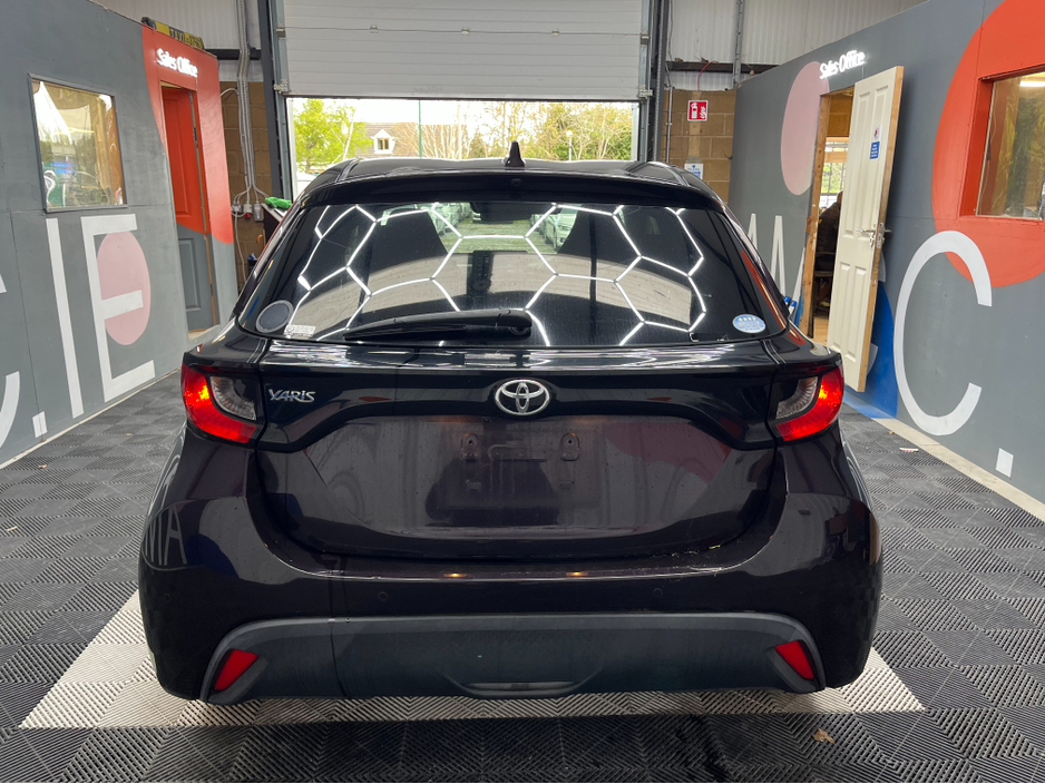 2020 Toyota Yaris - image 3