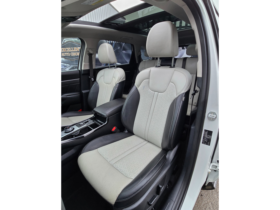 2022 Kia Sorento - image 14