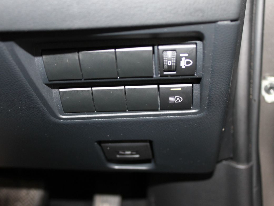 2024 Toyota Yaris - image 27