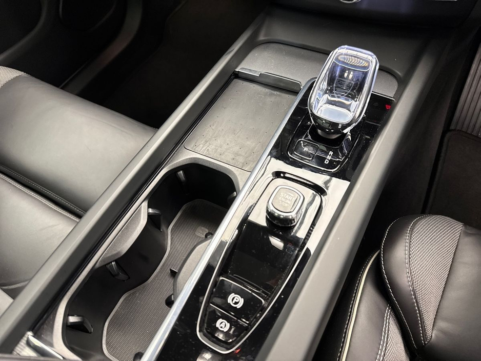 2024 Volvo XC60 - image 16