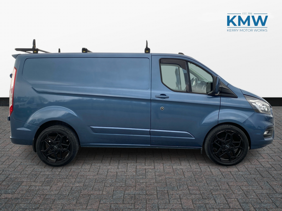 2020 Ford Transit Custom - image 2