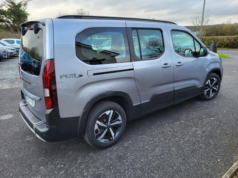 2025 Peugeot Rifter - image 5