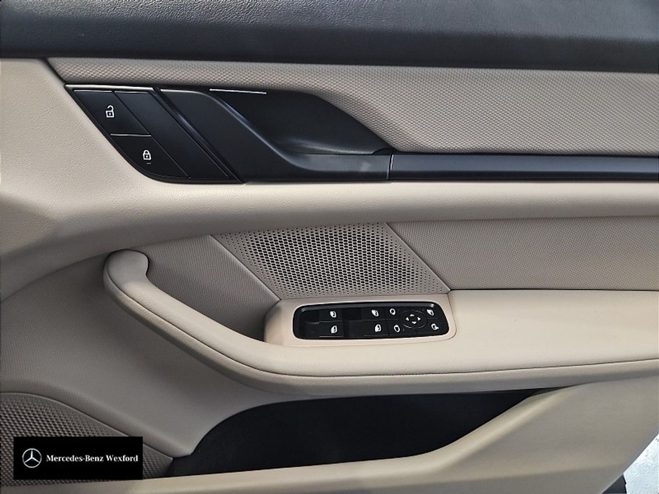 2023 Porsche Taycan - image 18