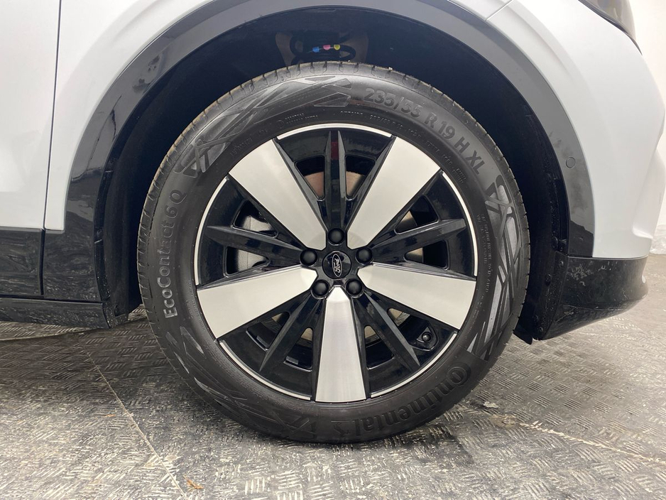 2026 Ford Capri - image 6