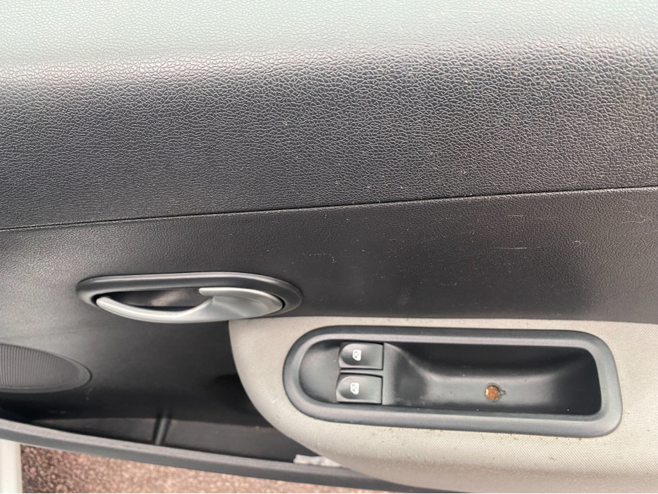 2012 Renault Clio III EXPRESSION 1.2 ETHANO SOLD €4,500