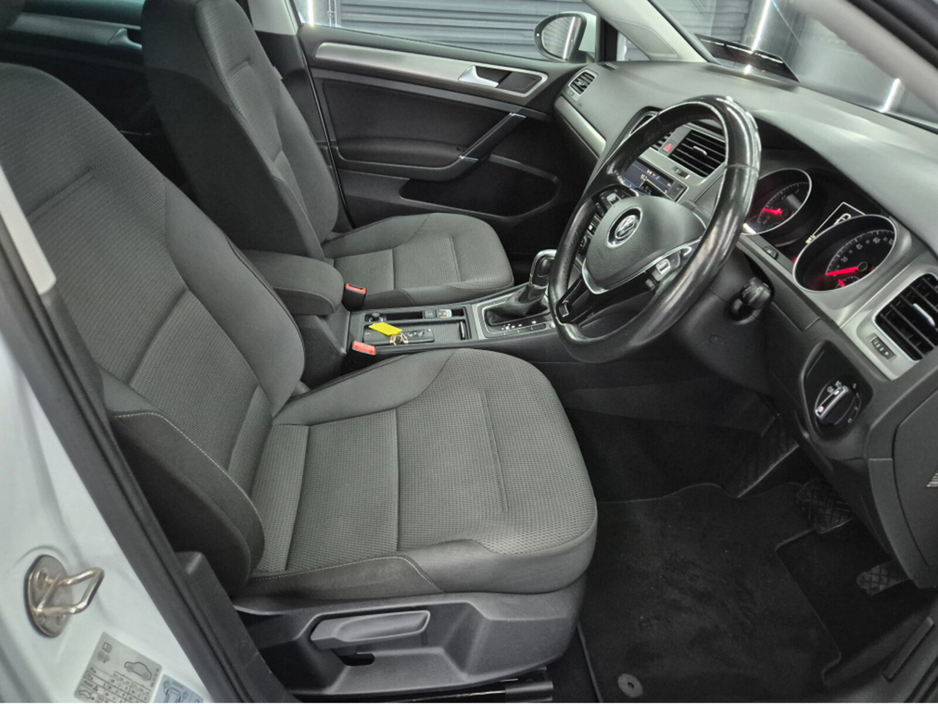 2016 Volkswagen Golf - image 12