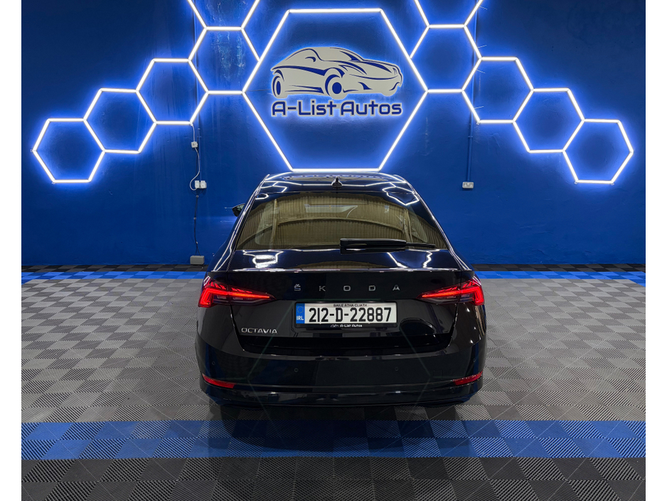 2021 Skoda Octavia - image 9
