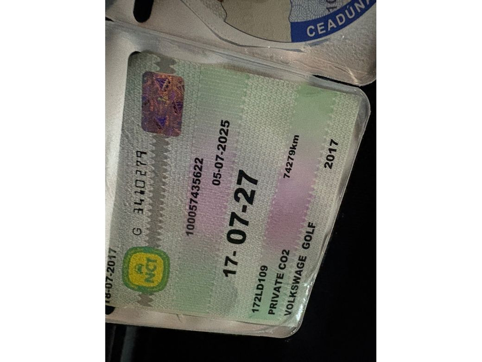 2017 Volkswagen Golf - image 2