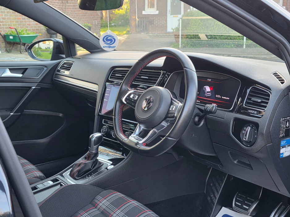 2017 Volkswagen Golf - image 18