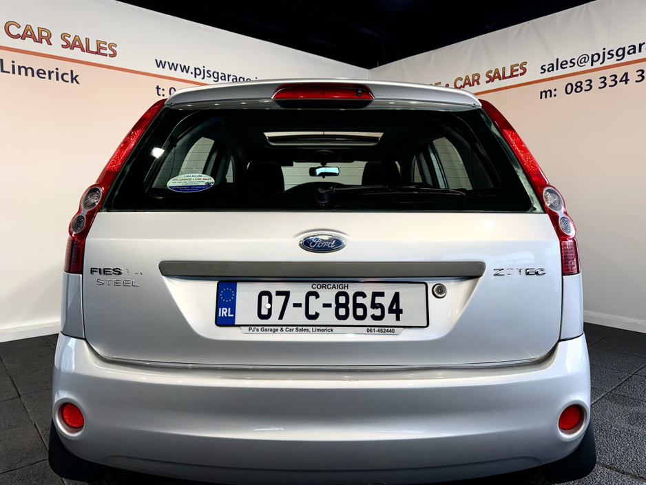 2007 Ford Fiesta - image 5