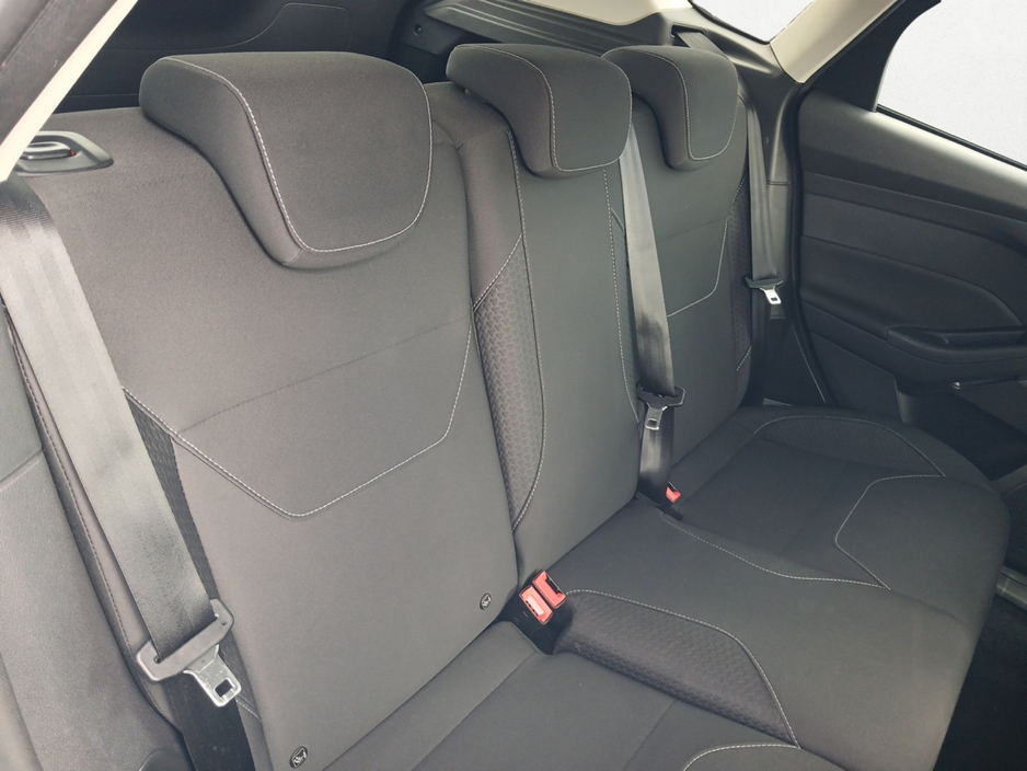 2018 Ford Focus - image 8