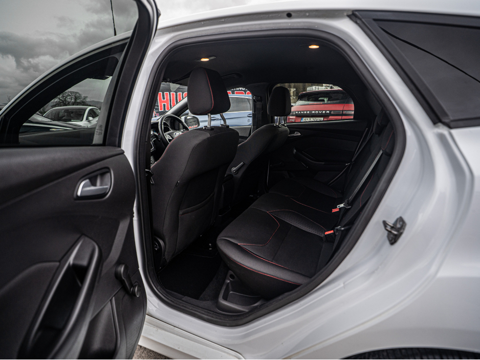 2017 Ford Focus 172 Focus 1.0 ST-Line/High spec/Low mls/1yr warran €12,888