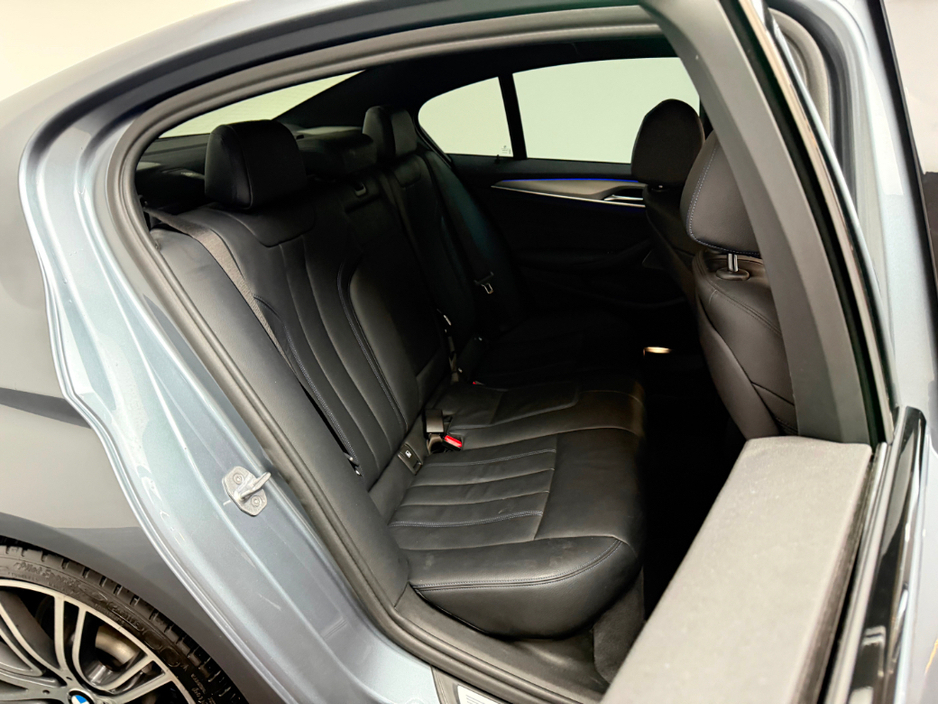 2019 BMW 5 Series - image 13